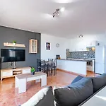 Menores Sea View 3* אדחה