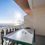 Menores Sea View מלון דירות אדחה