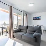 Menores Sea View 3* אדחה