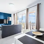 מלון דירות Menores Sea View 3*