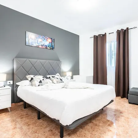 アパートホテル Menores Sea View 3*
