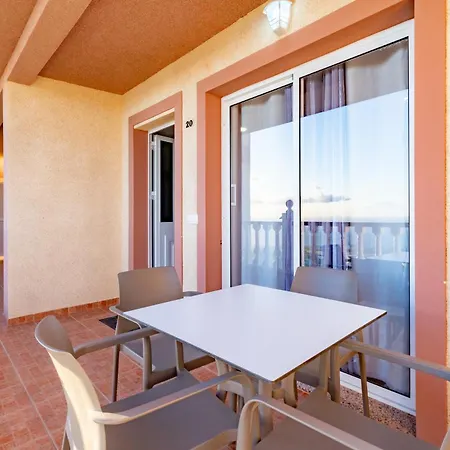 Menores Sea View 3*