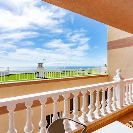 Menores Sea View アパートホテル アデヘ