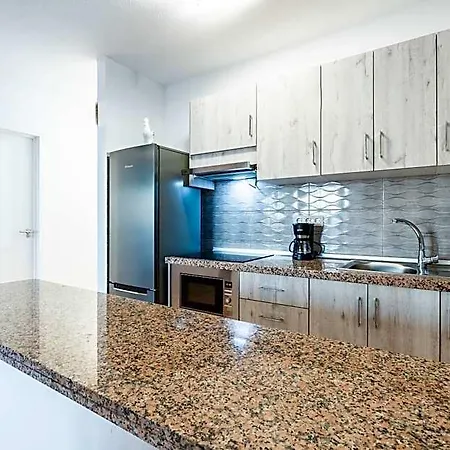 Apartahotel Menores Sea View