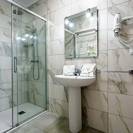 Menores Sea View 3* أذيخي