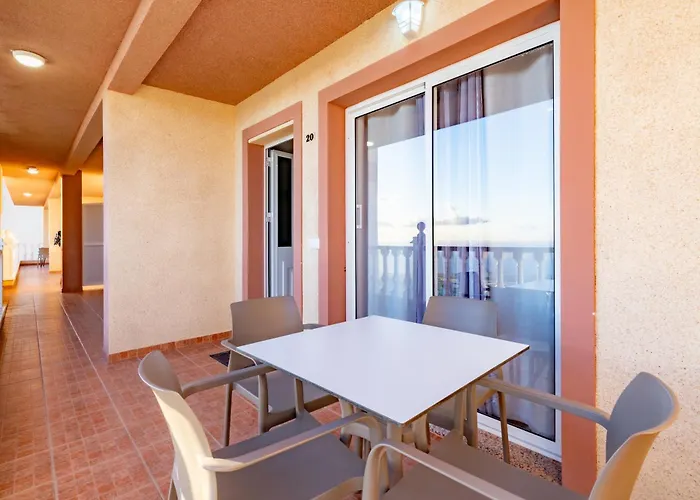 Menores Sea View 3*